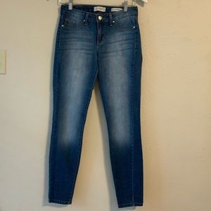 Jessica Simpson kiss me super skinny jean size 27